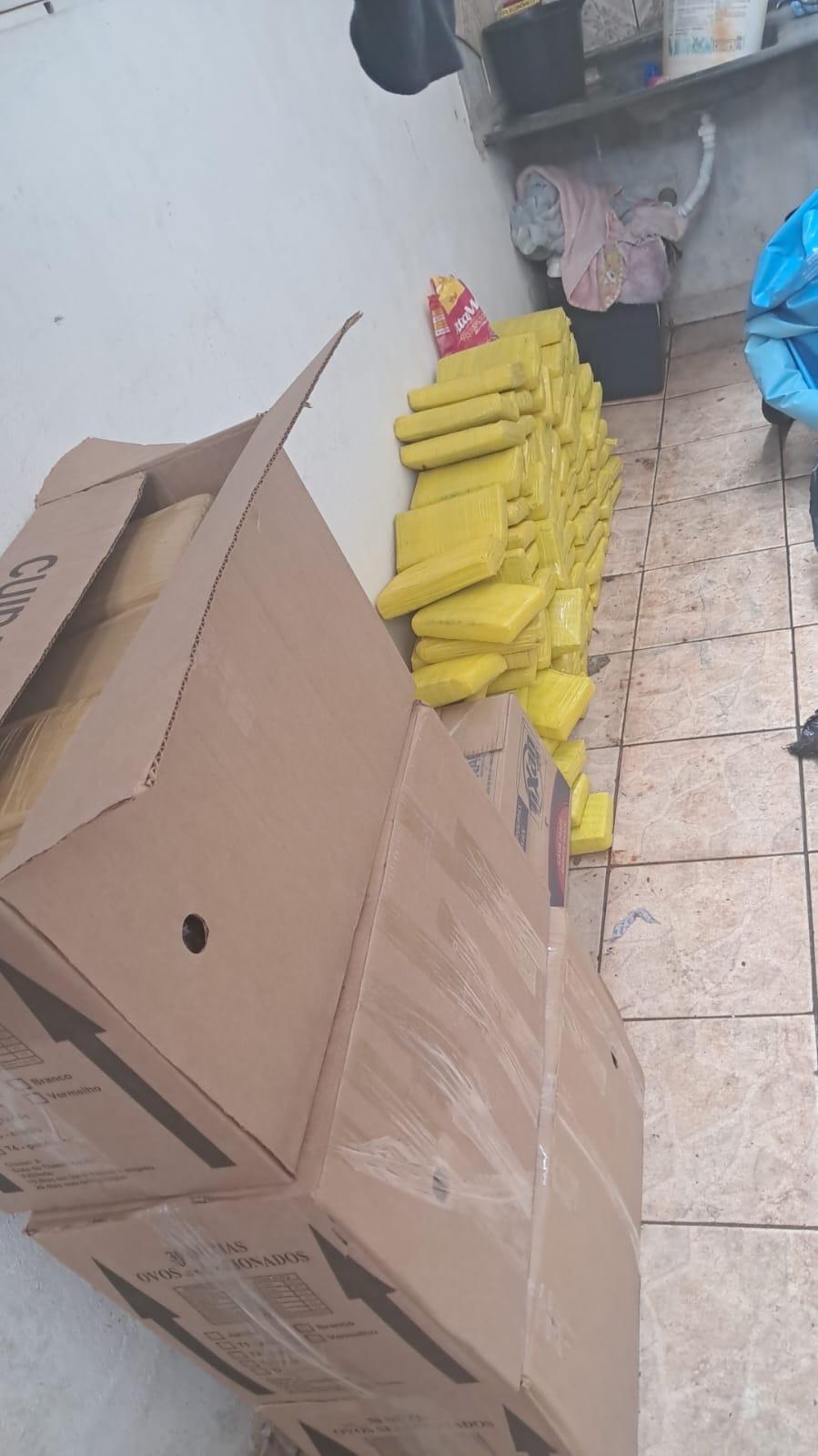 Polícia Militar de Rondônia aplica duro golpe ao tráfico e apreende mais de 328 kg de drogas em Cacoal Polícia Militar de Rondônia aplica duro golpe ao tráfico e apreende mais de 328 kg de drogas em Cacoal