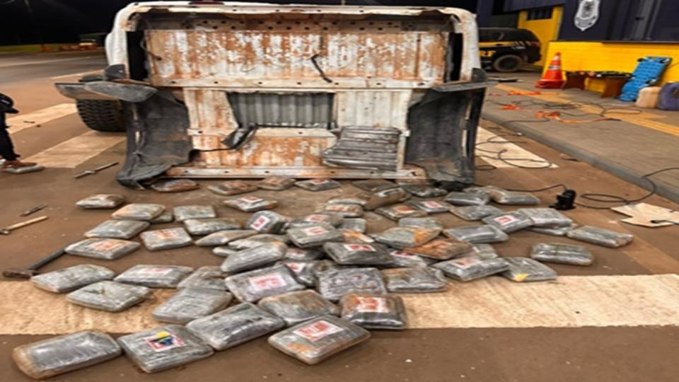 PRF em Rondônia apreende quase 100 kg de "supermaconha" escondida em compartimento oculto de caminhonete PRF em Rondônia apreende quase 100 kg de "supermaconha" escondida em compartimento oculto de caminhonete