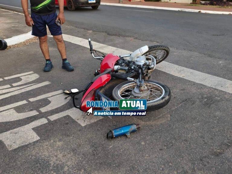 Ji-Paraná – Tentou “meter o pé” e fugir da PM de motoca, mais lixou a cara no asfalto e foi detido com droga e irregularidades Ji-Paraná – Tentou “meter o pé” e fugir da PM de motoca, mais lixou a cara no asfalto e foi detido com droga e irregularidades