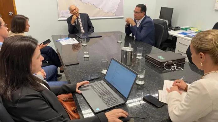 Prefeito Aldo Júlio articula com Confúcio recursos para a hemodiálise em Rolim Prefeito Aldo Júlio articula com Confúcio recursos para a hemodiálise em Rolim