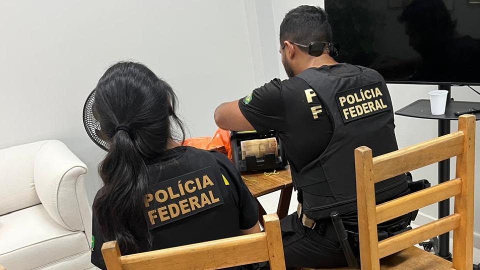 Operação da PF mira fraudes e apreende mais de R$ 1 milhão em Ji-Paraná Operação da PF mira fraudes e apreende mais de R$ 1 milhão em Ji-Paraná