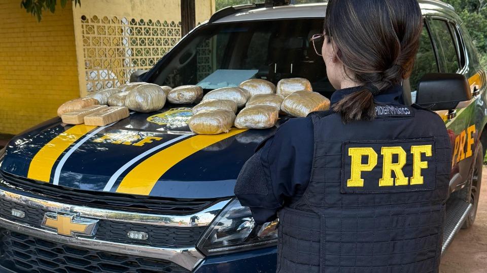 Motociclista desobedece ordem de parada e acaba preso com quase 18 kg de drogas na BR-364 em Porto Velho