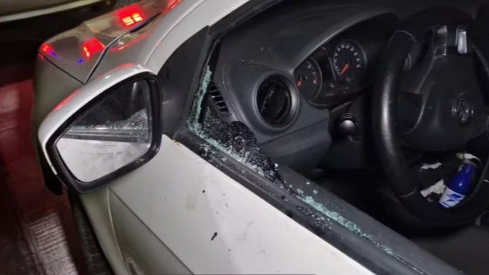Carro com apoiadores de Lula é alvo de tiros e outro veículo é depredado em Porto Velho Carro com apoiadores de Lula é alvo de tiros e outro veículo é depredado em Porto Velho